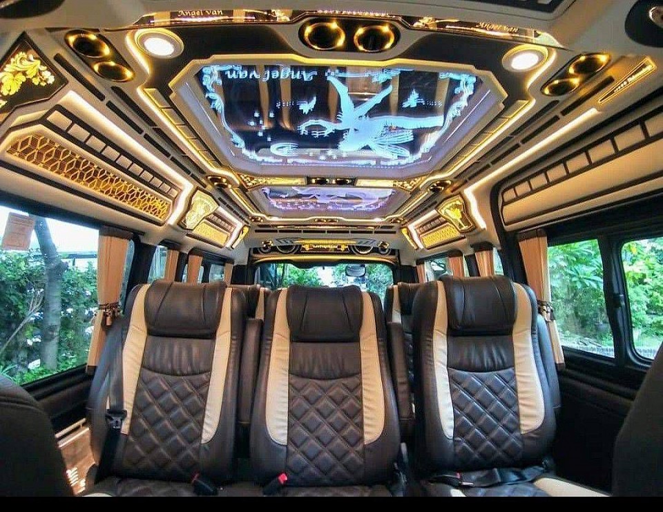 VAN 10 seats