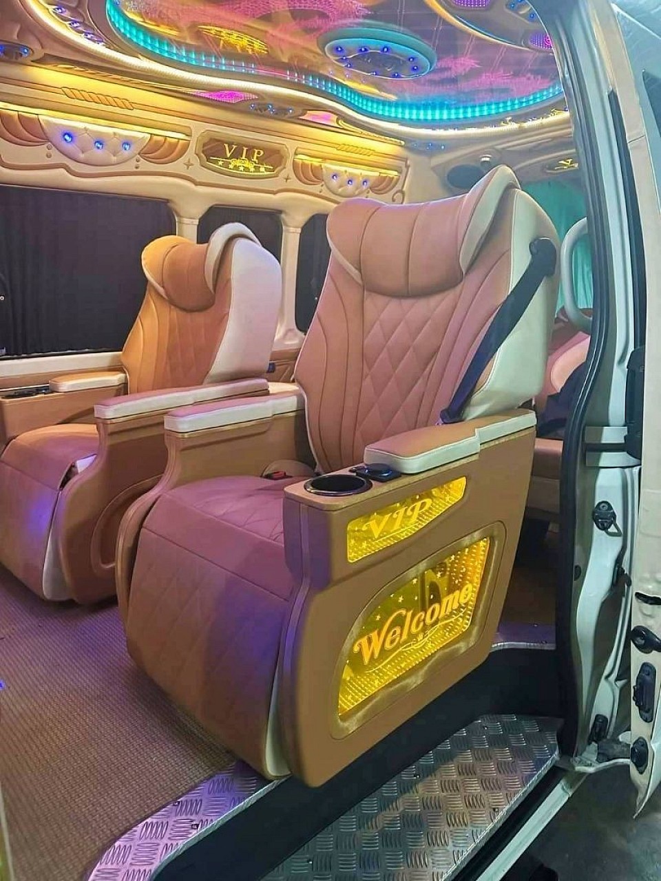 Luxury van rental 8 seats